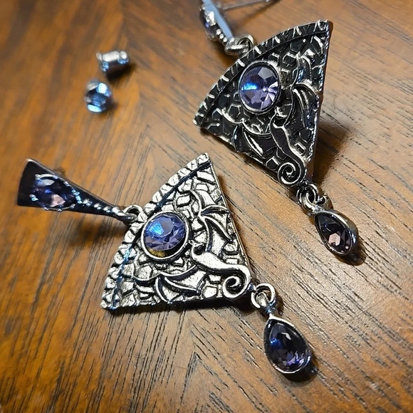 Gothic Dragon Metal Pink Stone Inlaid Pendant Alloy Earrings Vintage-inspired - Picture 5 of 7